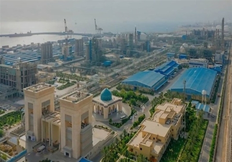 عدوان أمريكي صهيوني على مصانع البتروكيماويات في عسلوية جنوبي إيران