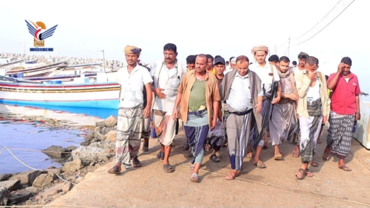 وزير الزراعة يتفقد سير العمل في ميناء الاصطياد السمكي بالخوبة بالحديدة