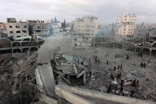 استشهاد 6 فلسطينيين بقصف للعدو الصهيوني مدرسة تؤوي نازحين ومنتظري مساعدات بغزة