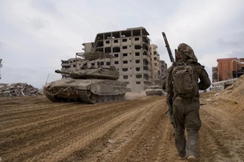 عقيد صهيوني : من غير المنطقي أن نقاتل في غزة لـ20 شهرًا
