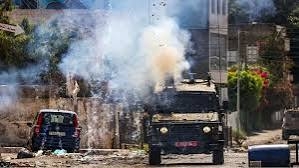 العدو الإسرائيلي يقتحم بلدتي أبو ديس والرام في القدس ويشدد الإجراءات بمداخل طولكرم وأريحا