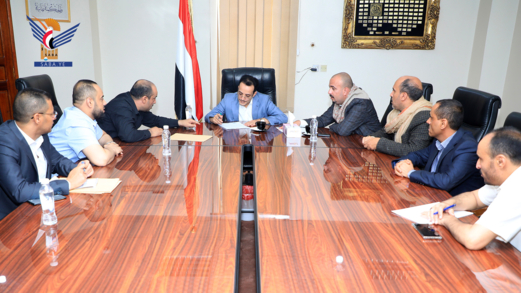 وزير المالية يلتقي رئيس الغرفة التجارية بأمانة العاصمة