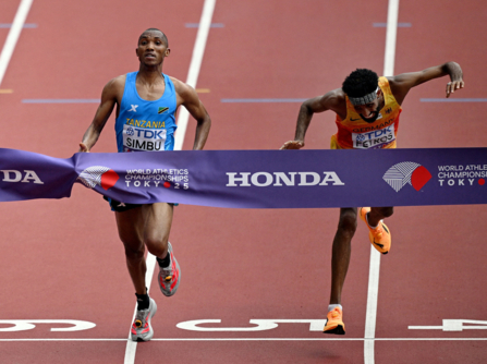 التنزاني سيمبو يحرز ذهبية ماراثون بطولة العالم لألعاب القوى باليابان التنزاني سيمبو يحرز ذهبية ماراثون بطولة العالم لألعاب القوى باليابان
