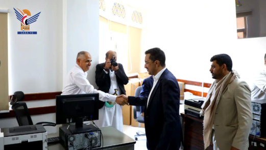 وزير الاتصالات يطلع على سير العمل في ديوان الوزارة عقب إجازة عيد الأضحى