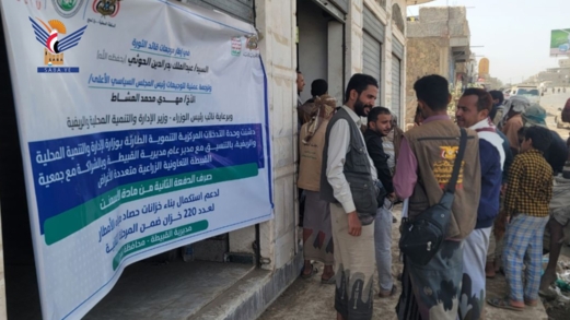 لحج .. تدشين صرف الدفعة الثانية لمادة الأسمنت لدعم مشاريع المبادرات المجتمعية