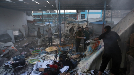 برعاية أمريكية كاملة.. العدو الصهيوني يرتكب مجزرة في مخيم النصيرات وسط غزة برعاية أمريكية كاملة.. العدو الصهيوني يرتكب مجزرة في مخيم النصيرات وسط غزة