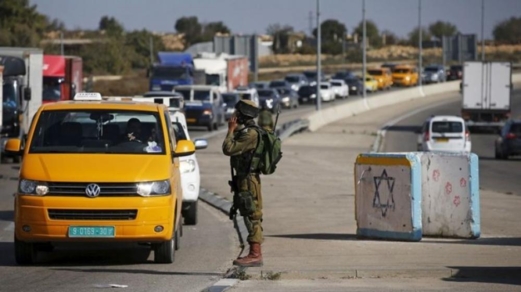 قوات العدو الإسرائيلي تعيق حركة تنقل الفلسطينيين جنوب بيت لحم