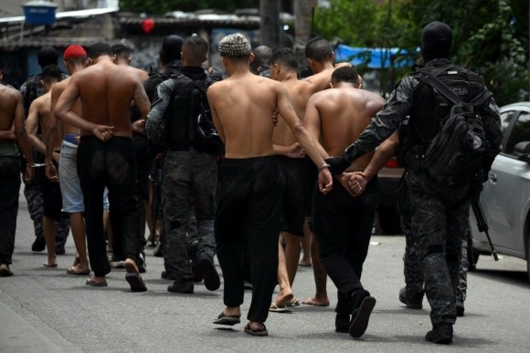 مقتل 64 شخصا في عملية لمكافحة المخدرات في ريو دي جانيرو بالبرازيل