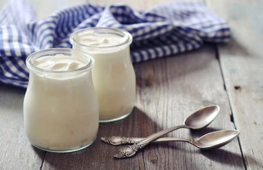 دراسة : تناول الزبادي قد يقلل من خطر الإصابة بسرطان الأمعاء