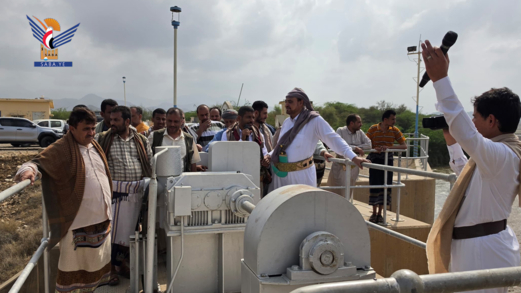 فريق تنموي برئاسة أمين العاصمة يطلع على تجارب المبادرات المجتمعية والزراعية بالحديدة