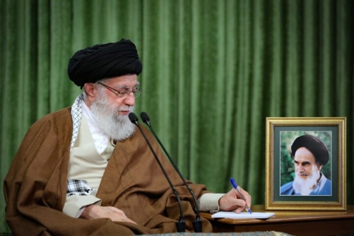 الخامنئي: الهجوم الأمريكي وذيله المشين في المنطقة هُزم بفضل مبادرة الشباب الإيراني وتضحياتهم
