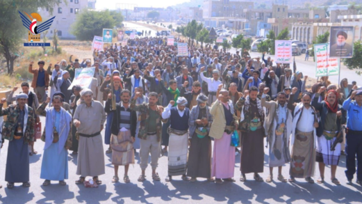تعز ترفع شعار " التحرير خيارنا والمحتل إلى زوال" في مسيرات حاشدة 