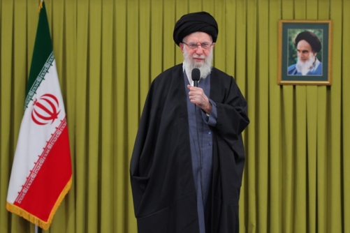 السيد الخامنئي يشكر الشعب الإيراني على إنجازه العظيم في ذكرى انتصار الثورة الإسلامية
