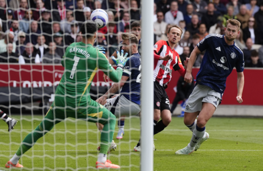 برينتفورد يعمق جراح مانشستر يونايتد في الدوري الإنجليزي