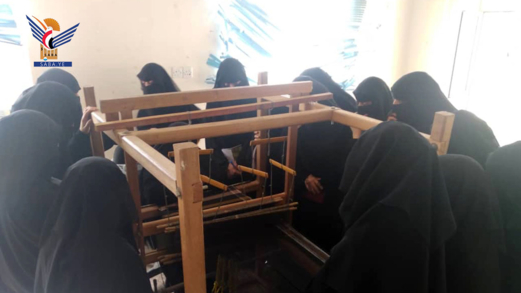 حجة .. بدء دورة تدريبية في مجال حياكة المعاوز للأسر الفقيرة
