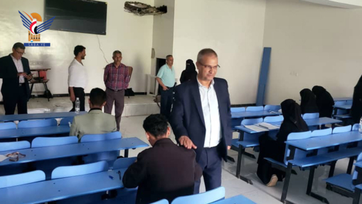 رئيس جامعة إب يتفقد سير الاختبارات النهائية بكلية الطب والعلوم الصحية