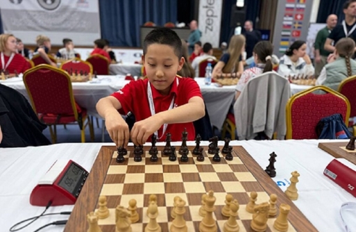 طفل روسي عمره 11 عاما يتوج بطلا للعالم في الشطرنج