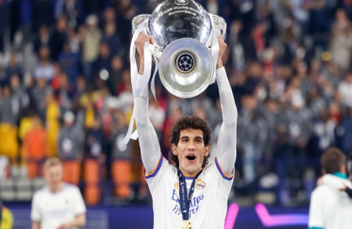 ريال مدريد يعلن رحيل المدافع فاييخو عقب نهاية عقده