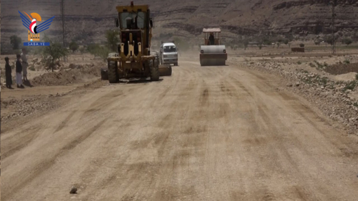 محافظ عمران يتفقد سير العمل بمشروع طريق حمدة مديرية ريدة