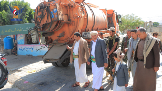 محافظ إب يتفقد مشروع الصرف الصحي بمنطقة محادب بمديرية الظهار