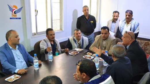 وكيل محافظة صنعاء جمعان يتفقد الانضباط الوظيفي بكهرباء ومرور المحافظة