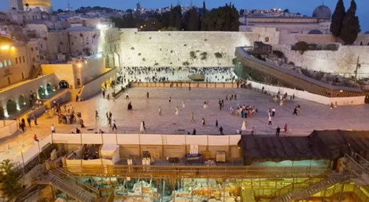 محافظة القدس:العدو الصهيوني يسمح لـ50 حاخامًا باقتحام "البراق" في "عيد الفصح"