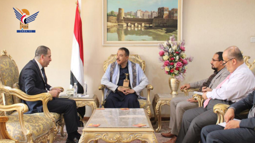 وزير الخارجية يلتقي المبعوث رفيع المستوى لبرنامج الأغذية العالمي إلى اليمن