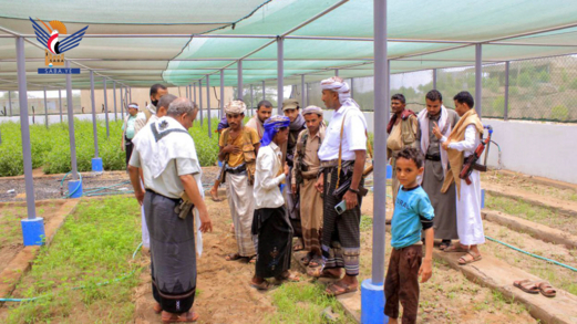 وزير الزراعة ومحافظ الحديدة يطلّعان على إنتاجية مشتل جميشة في كيلو 16