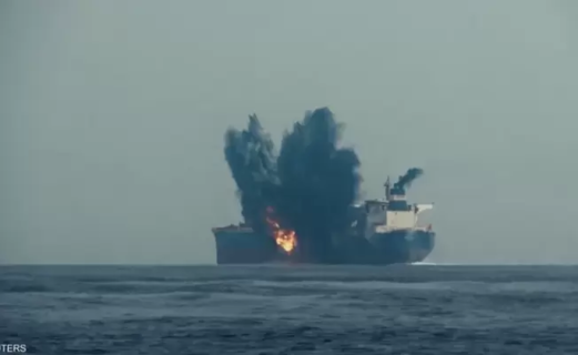 كبريات الشركات تهجر "الأحمر": صنعاء تُفشل كسر "الحظر البحري" كبريات الشركات تهجر "الأحمر": صنعاء تُفشل كسر "الحظر البحري"