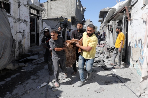 استشهاد فلسطيني جراء قصف العدو الصهيوني مواطنين شمال غزة