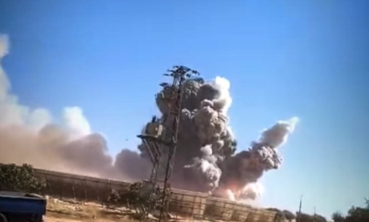 قتلى وجرحى في انفجار شاحنة وقود وسط سوريا