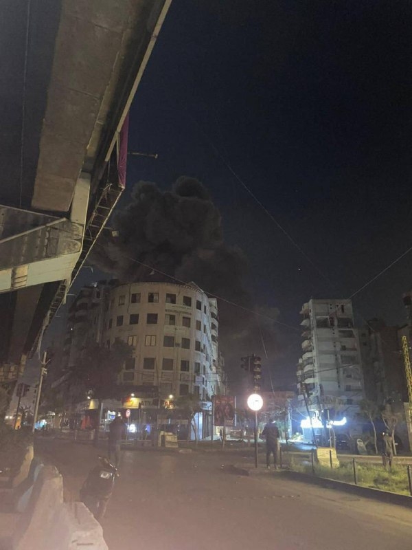 العدو الإسرائيلي يشن غارة عنيفة على مقر قناة المنار  اللبنانية