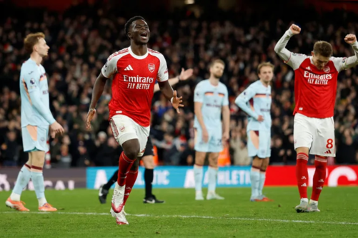 الدوري الإنجليزي: أرسنال يحصن صدارته وتشلسي يتعثر وليفربول يواصل ترنحه