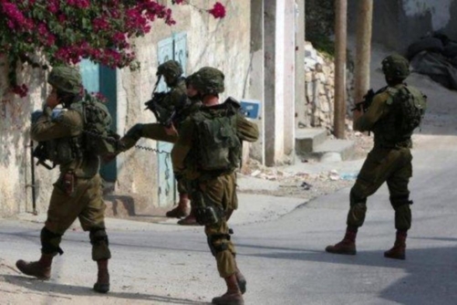 اقتحام عدة بلدات فلسطينية وإصابات بالاختناق وهدم منازل وتجريف أراض زراعية