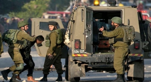 العدو الإسرائيلي يعتقل 10 فلسطينيين خلال اقتحام قواته منطق متفرقة من الضفة الغربية