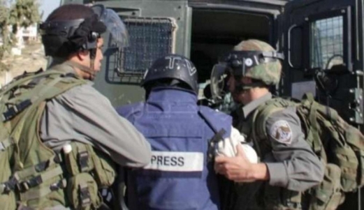 المركز الفلسطيني للدفاع عن الأسرى: 45 صحفيًا معتقلًا في السجون الصهيونية 
