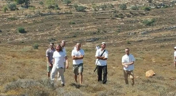 مستوطنون صهاينة يعتدون على ممتلكات الفلسطينيين في الخليل وأريحا