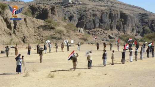 مسير راجل وتطبيق قتالي لخريجي دورات طوفان الأقصى بصنعاء الجديدة