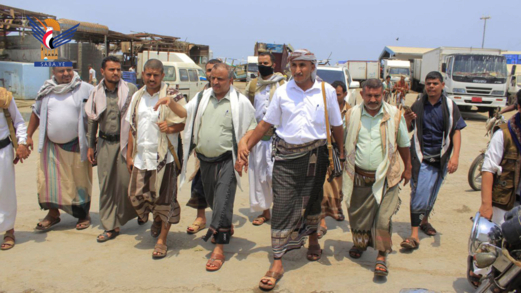 الرباعي وعطيفي يتفقدان أعمال الصيانة بميناء الاصطياد السمكي في مدينة الحديدة