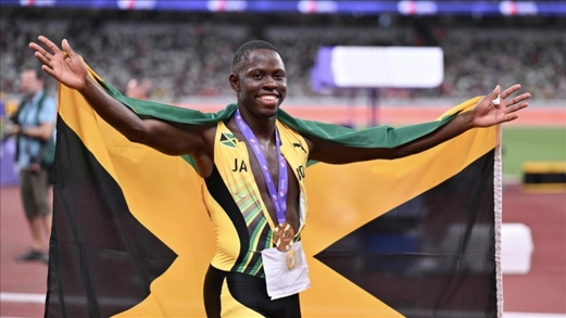 الجامايكي سيفيل يتوج بذهبية 100 متر في بطولة العالم لألعاب القوى الجامايكي سيفيل يتوج بذهبية 100 متر في بطولة العالم لألعاب القوى