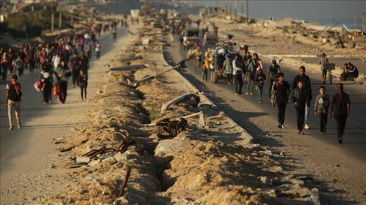 النازحون الفلسطينيون يواصلون لليوم الثاني العودة إلى مناطقهم بغزة