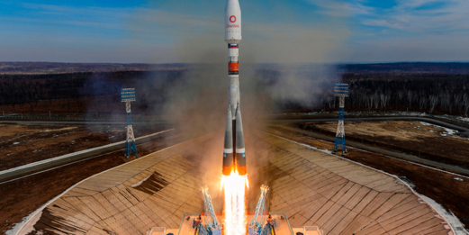 الدفاع الروسية تعلن إطلاق صاروخ "سويوز-2.1إي" حاملا قمرا صناعيا