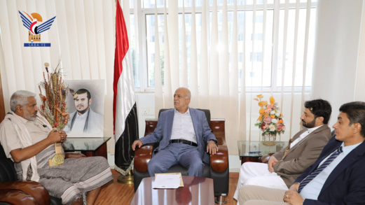 رئيس مجلس الوزراء يطلع خلال لقائه الوزير قحيم على أوضاع قطاع النقل 