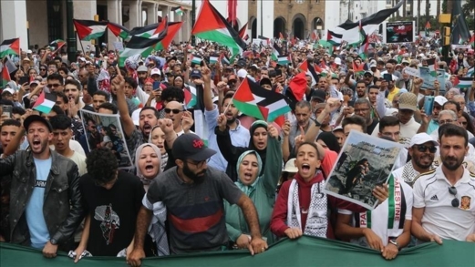 عشرات المغاربة يشاركون في وقفة احتجاجية دعما لغزة 