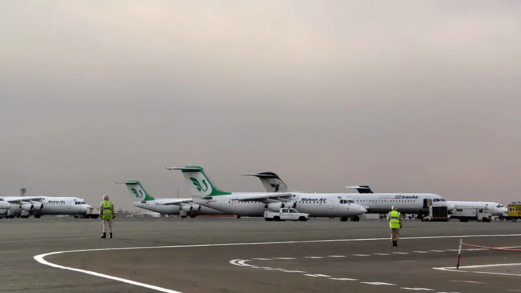 إيران تعيد فتح ستة من مطاراتها