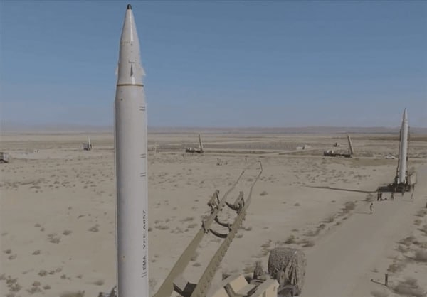 بحرية الحرس الثوري تقصف مستودعات الأسلحة والذخائر في قاعدة الظفرة الجوية