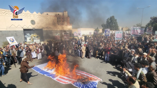 مسيرة جماهيرية حاشدة بصنعاء بذكرى الهروب المذل للمارينز الأمريكي من اليمن