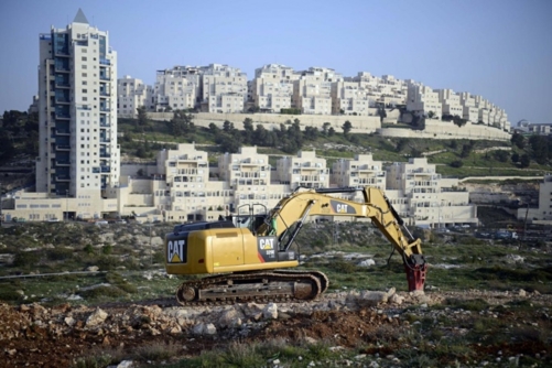 العدو الصهيوني يستولي على ست دونمات لإنشاء شارع استيطاني في القدس المحتلة