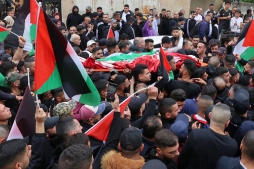 الفلسطينيون يشيعون جثمان الشهيد الطفل قبها إلى مثواه الأخير