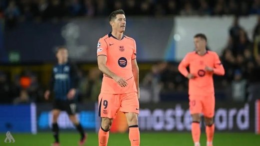 ليفاندوفسكي يحسم موقفه في البقاء مع برشلونة حتى نهاية الموسم الجاري